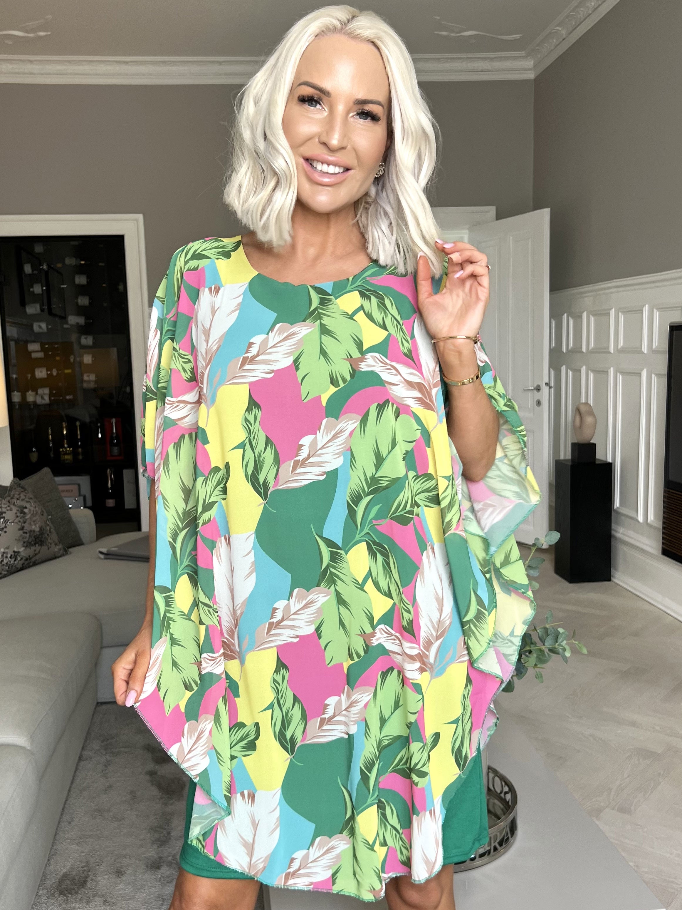 Kenya Feather - Tunikaklänning med mönstrat chiffonglager